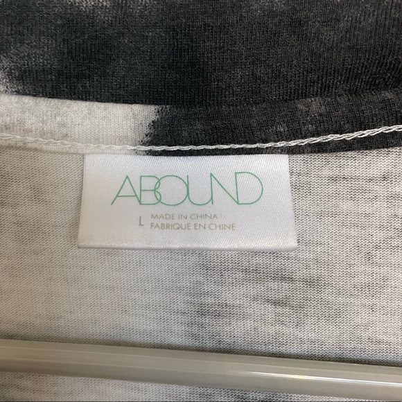 Tie Dye Flower Tee - Picture 4 of 4